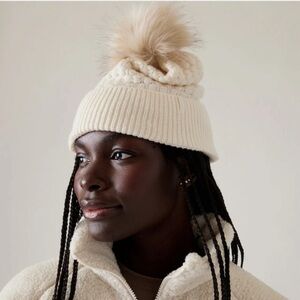 Athleta Cozy Does It Beanie Magnolia White